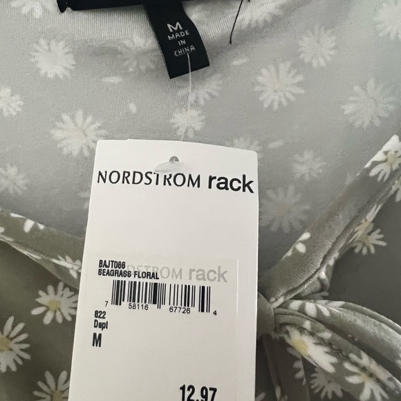 Nordstrom Rack Green Top with Daisies - Picture 3 of 3